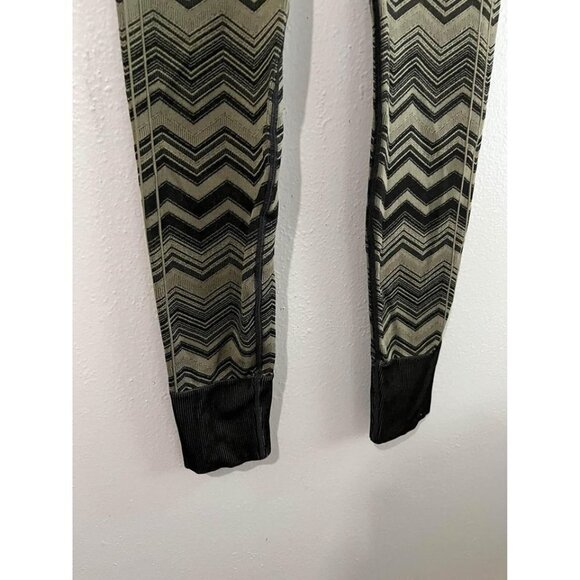 Lululemon ebb to street Pants Green And Black Chevron Pattern Size 4 - Picture 5 of 10